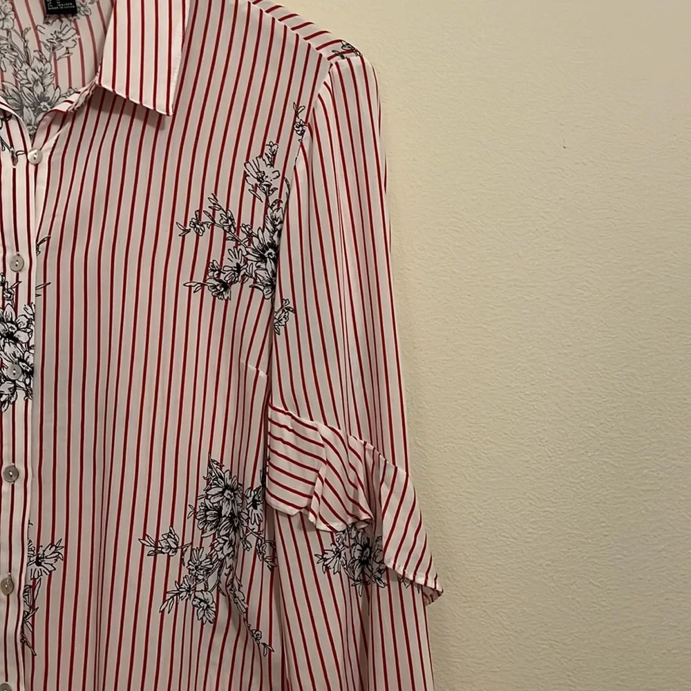 Button down top - Picture 2 of 7